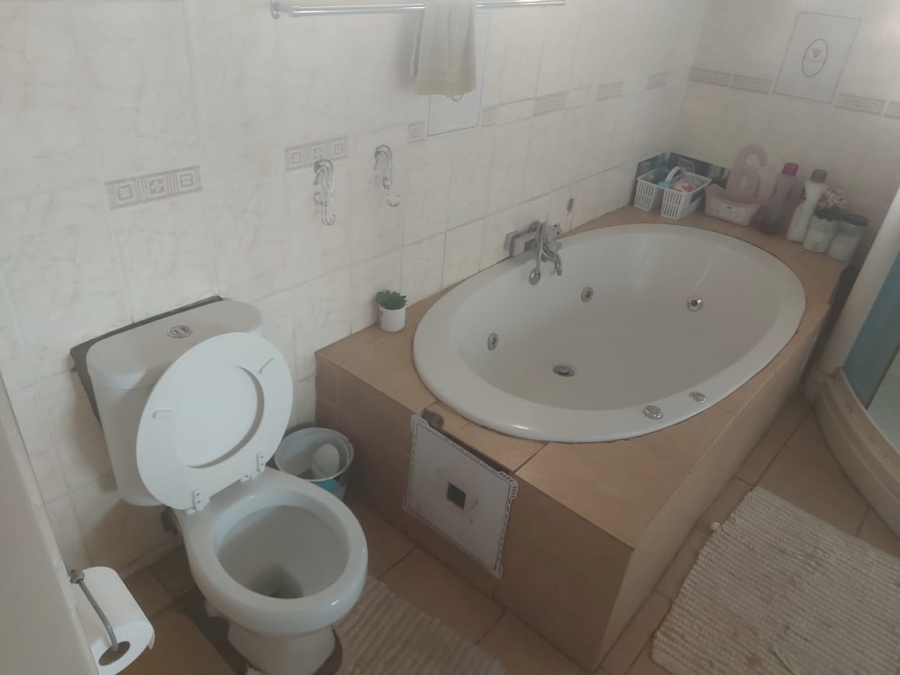 4 Bedroom Property for Sale in Oos Einde North West